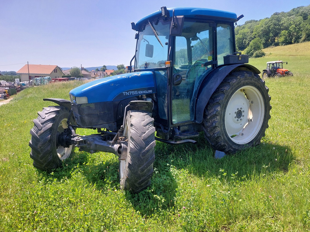 d365a4fb-ef9e-4e1b-8b08-00ad58fe0f7e-New Holland Grosjean (5).jpg