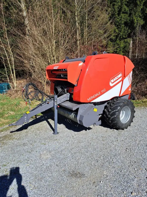 Bergrundballenpresse