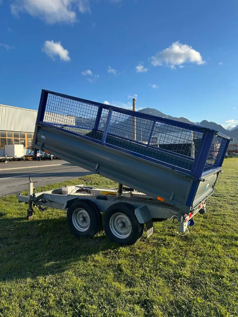 314ea3b1-16fa-4ba2-96ff-9eee5c7eef3c-Remorque basculante 3 côtés côté gauche.jpg