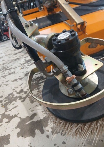 a8c5694c-e08c-4e7b-ab26-d768003877b4-leiserag-giant-kehrmaschine  plus 560-150.jpg