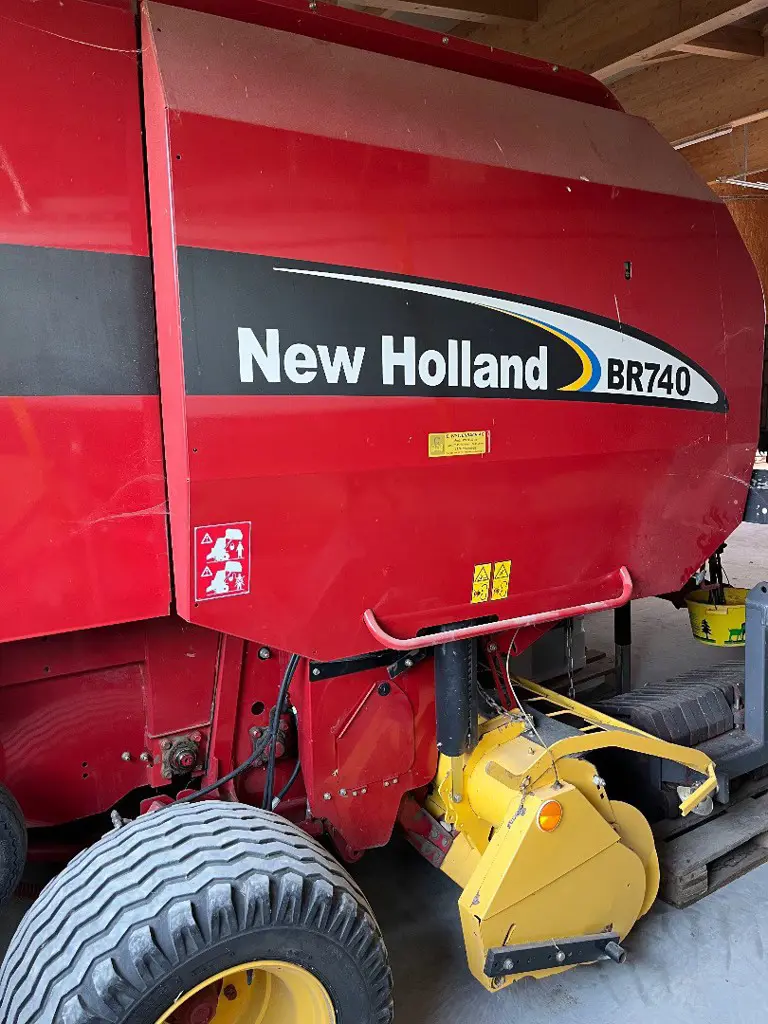 Rundballenpresse NEW HOLLAND
