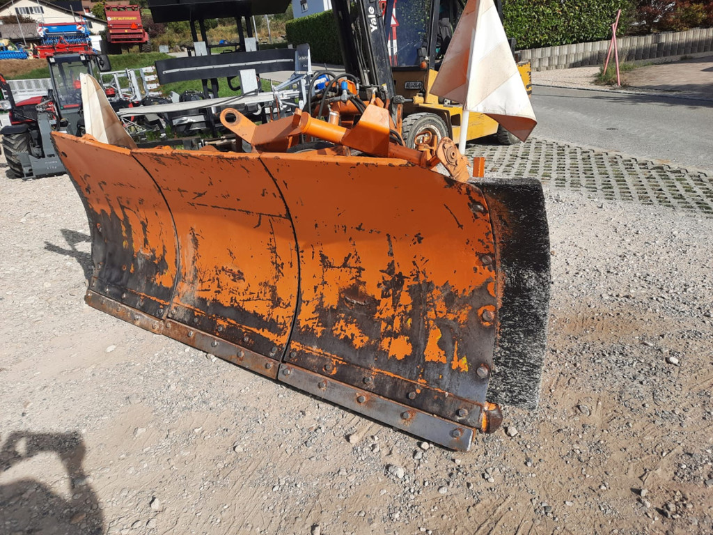 6f3f2dd0-b463-4ca5-8f88-db2fcaffe2d9-Boschung Leuenberger (4).jpg