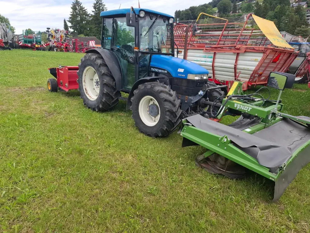 New Holland TN75D Mähtraktor