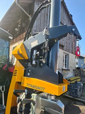 Holzspaltmaschine uniforest CD27 mit Funkseilwinde