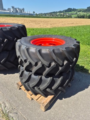 Räder 440 / 65 R24