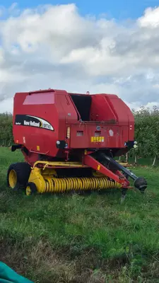 Presse New Holland BR 740