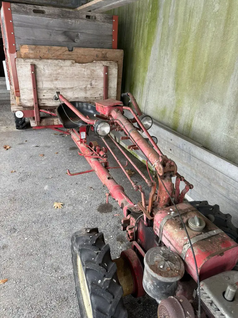 Motormäher Aebi AM 30 mit Triebachsanhänger