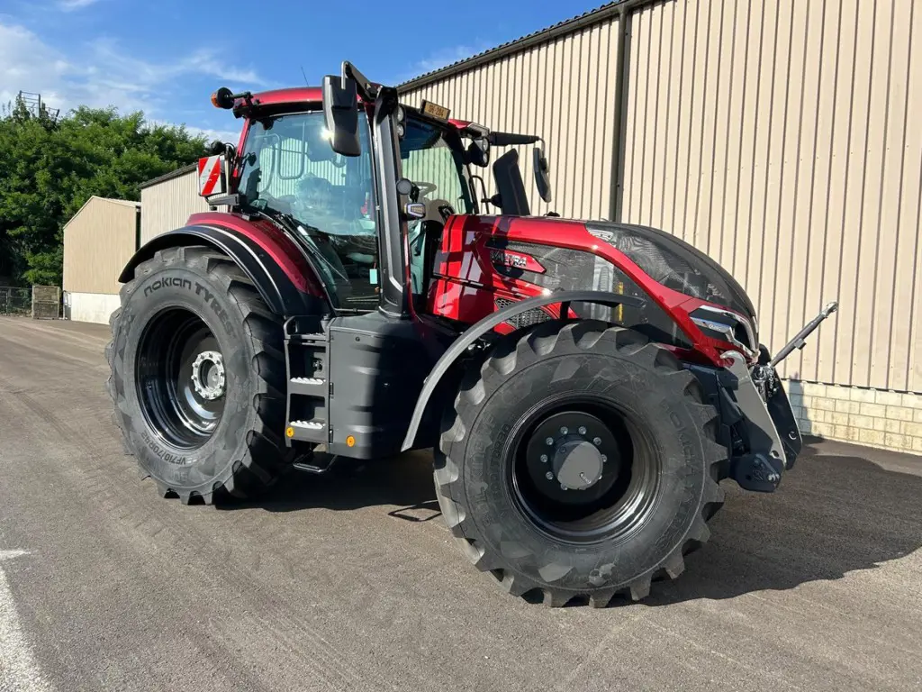 Valtra Q 305