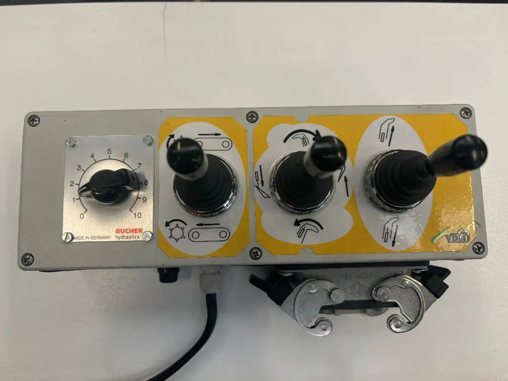 298a7e30-81a1-47b7-bca6-086390b670cc-