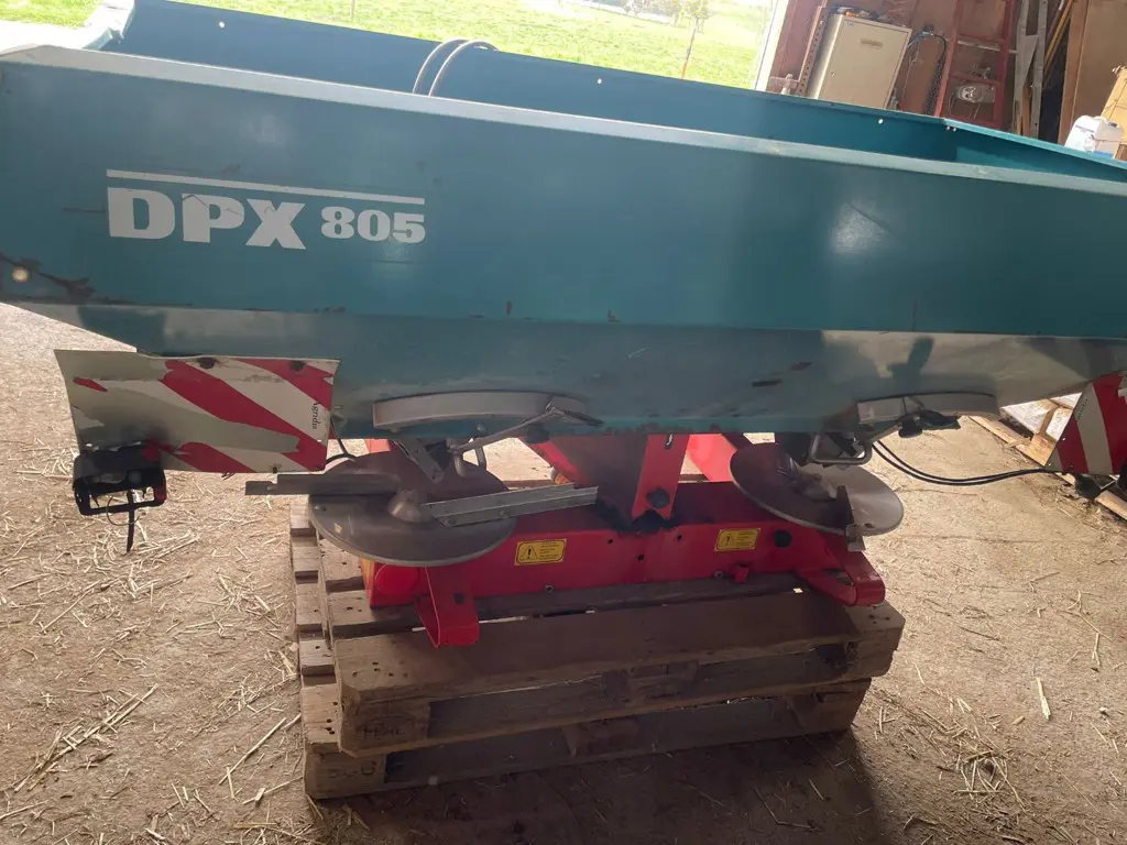 f2dc124c-6e5e-47ba-9bbd-329372d5e48f-photo semoir sulky 4 .jpg