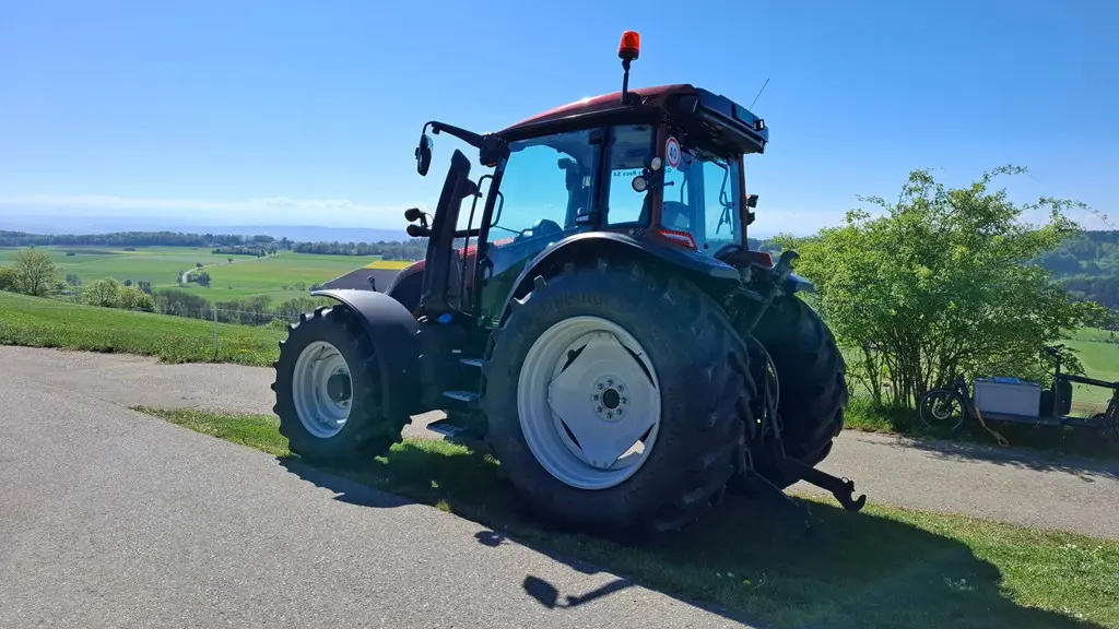 87914ba5-96cc-4779-ad87-b608604f7419-Valtra G 135  (3).jpg