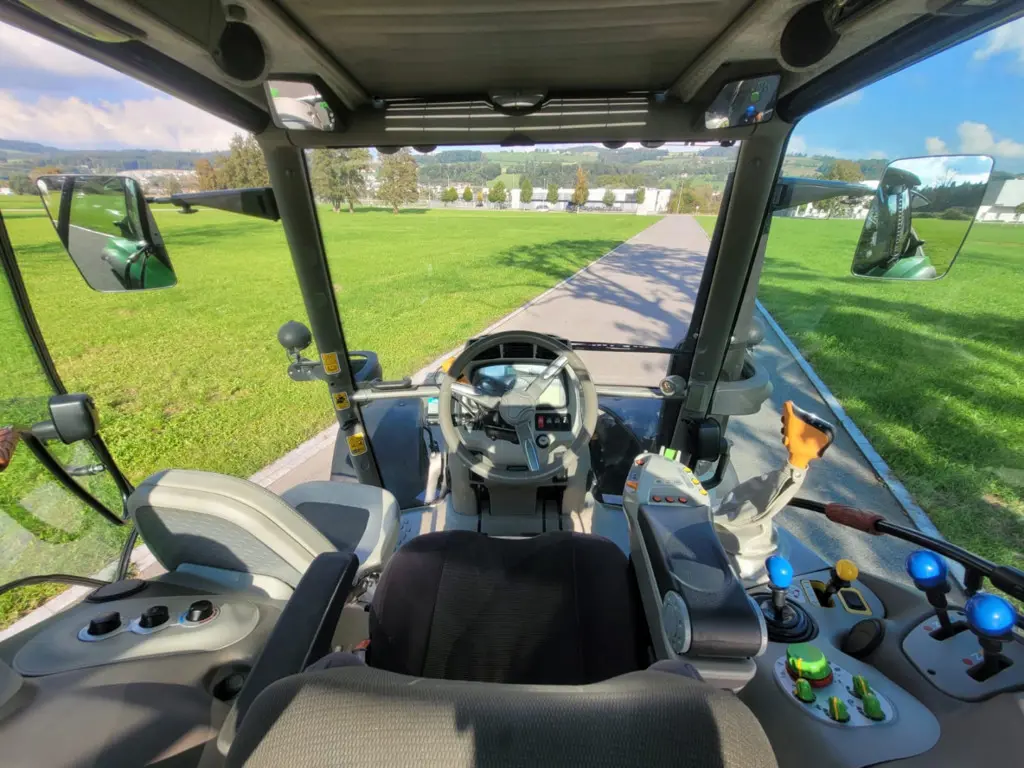 57deaae1-effc-4a68-b0e5-7ec9eeeab8d2-WhatsApp Image 2025-10-03 at 17.jpg