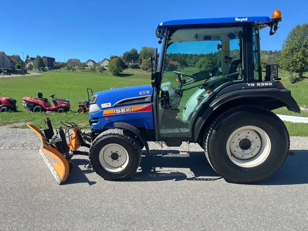 20a1a62e-8e5c-497f-980a-8c1fd4299344-36490 Iseki Traktor 5390 FQ mit Schneeplfug (2).jpg