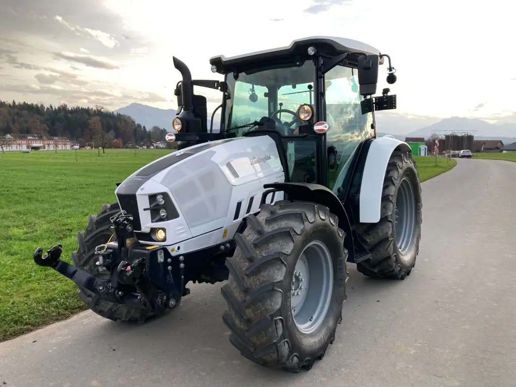 Lamborghini Strike 115 4x4 Traktor