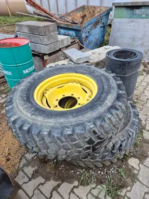 Pneusatz Neuwertig mit Felge John Deere 40080R 24