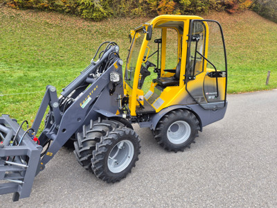 Hoflader Eurotrac W 12, Kabine