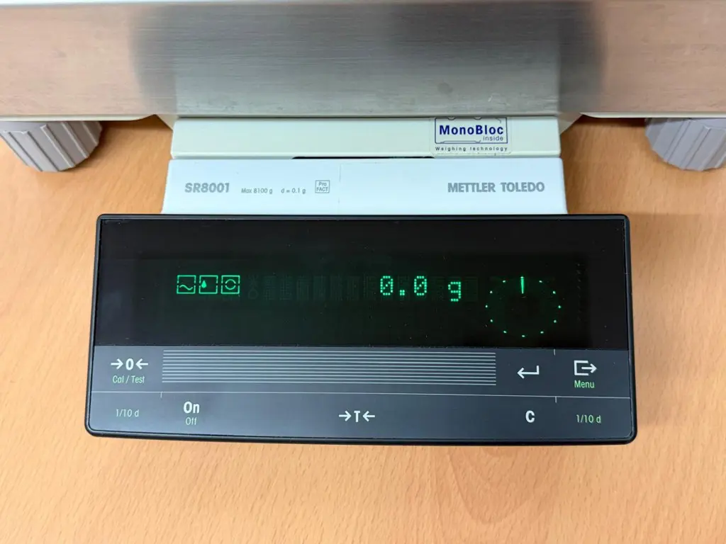 a02ff4e6-71b8-4a9e-8cce-9616d8449bb2-Mettler_Toledo_Präzisionswaage_SR8001_03.jpg