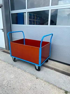 Plattformwagen / Transportwagen mit Holzwänden