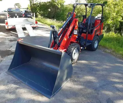Hoflader Schäffer Radlader Hoftrac Knicklader Kompaktlader Pneulader Hofschlepper