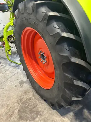 Kompletträder zu Claas Arion 400