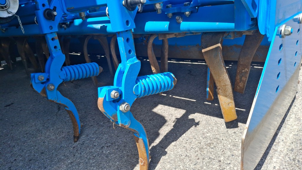 588e2175-d09b-428c-bdf9-7fcae5d636bc-Lemken combiné semis Duo (4).jpg