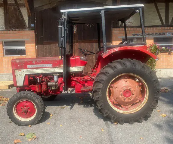 Traktor IHC 423