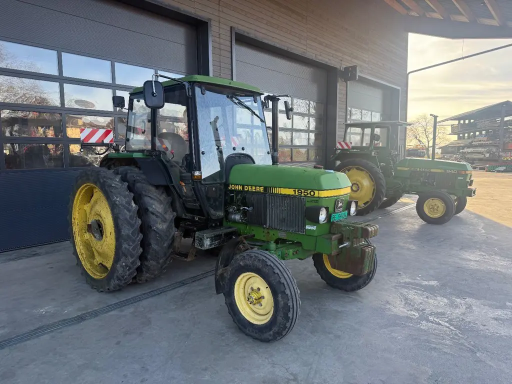 John Deere 1950 mit Doppelrädern