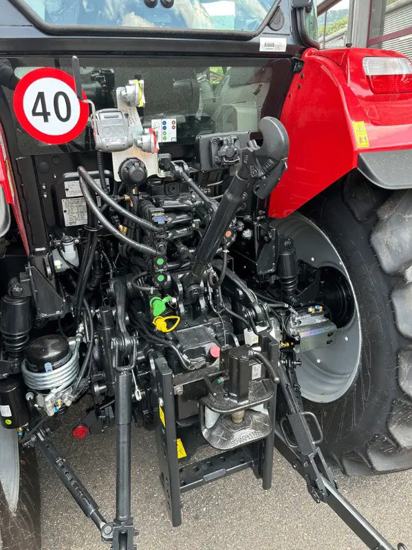 11ba742a-5c89-4fcc-a854-3a93f8ffa0b4-Farmall-120-5.jpg