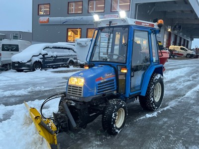 Kommunaltraktor Iseki TF330 & Schneepflug & Salzsteuer