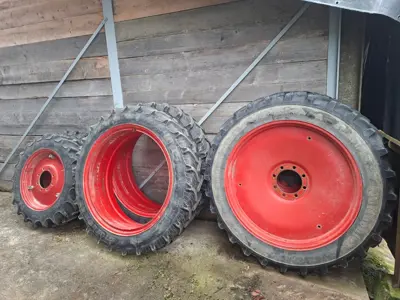 Pflegebereifung zu Fendt 211 inkl. Doppelrad hinten