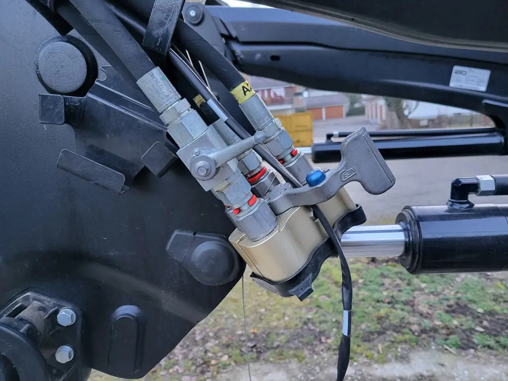 0cabd9a4-0b6f-44da-9636-f37fd3b9c9c9-Frontlader Bild 1.jpg