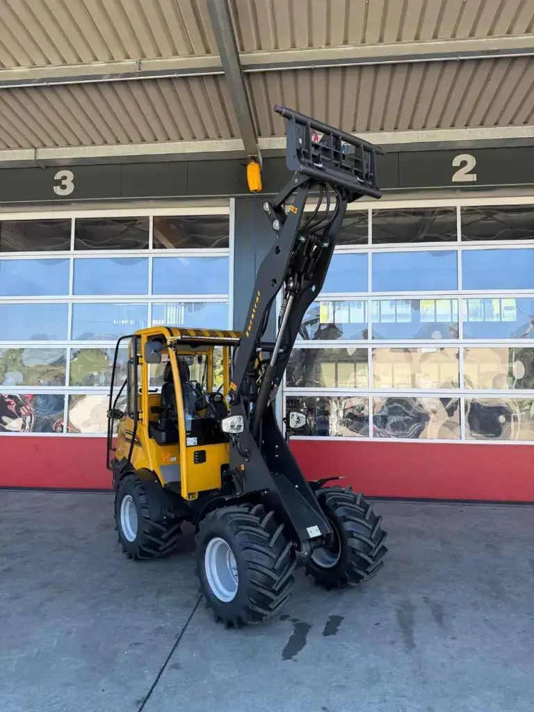 Hoflader Eurotrac W 12 CS, NEU