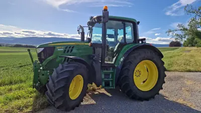 John Deere 6125M