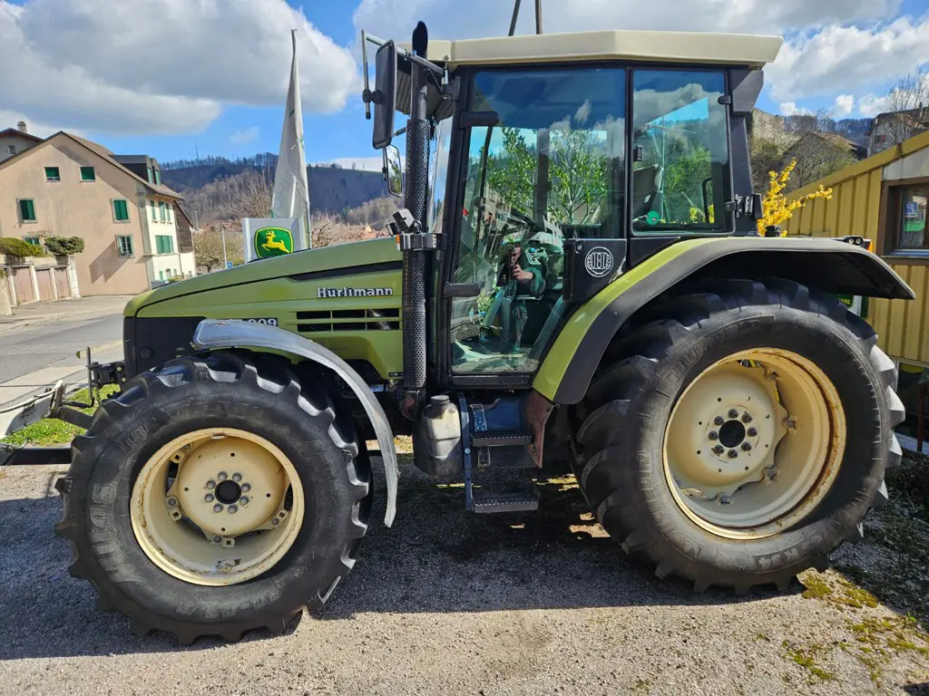 Tracteur XT909