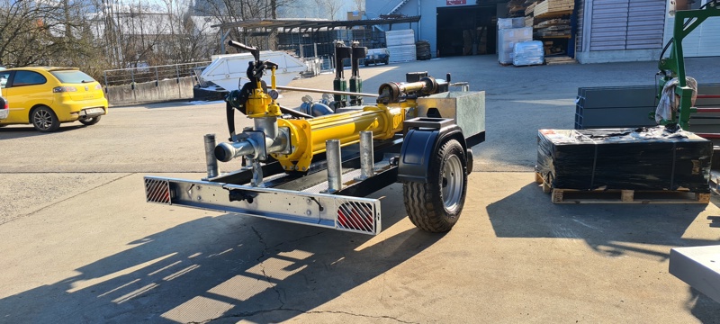 a6e40347-abb0-413e-86f9-078543285197-Schneckenpumpe mit gr. Fahrwagen Typ. 101.2.jpg