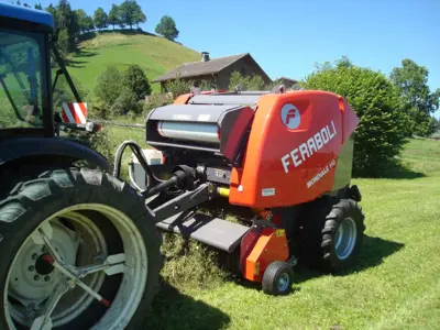 Bergrundballenpresse