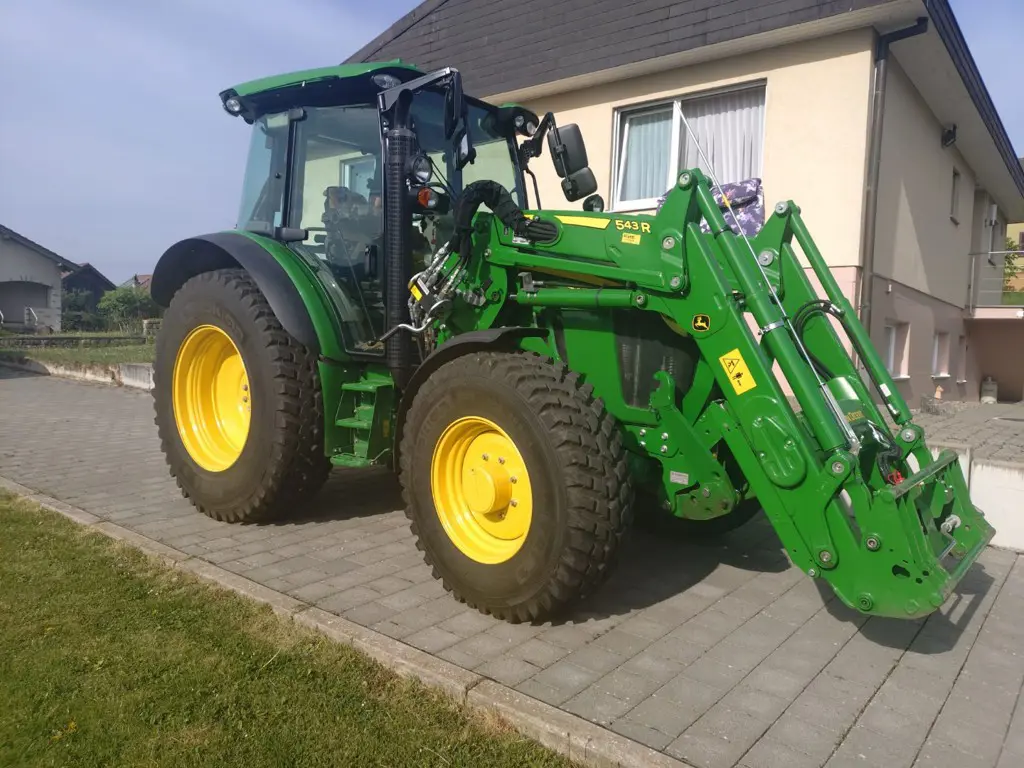 John Deere 5090R mit Frontlader