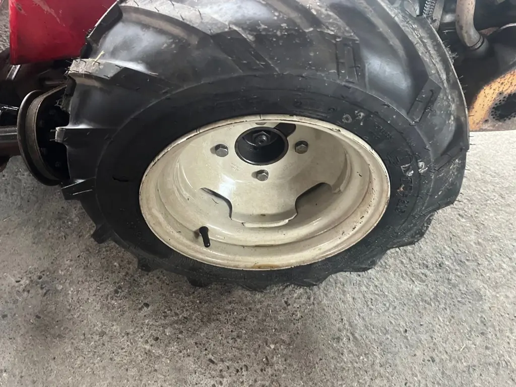 4ea2c336-c306-48e3-821e-5353ddcb401e-Aebi AM 41 Lenz 6.jpg