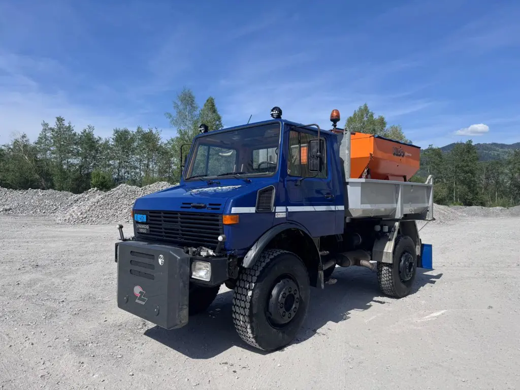 Mercedes-Benz Unimog U 1650