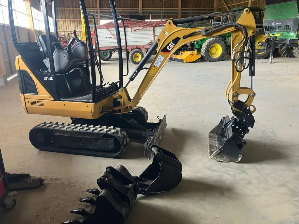 Bagger Caterpillar 301.4C