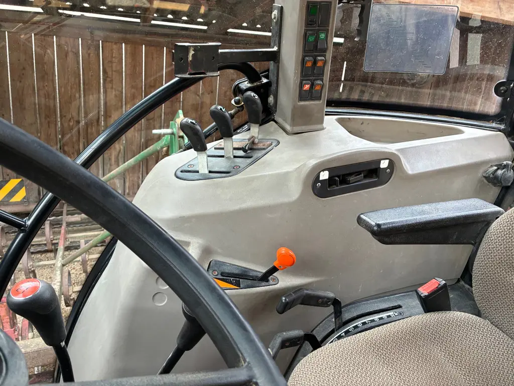 19823b2d-c6a4-4ccd-9ec7-bee9b4af1ba9-Farmall A6.jpg