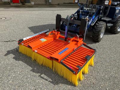 Stossbesen, Kehrbesen, Blockbesen, Stossbürste, Balai à pousser, ab Fr. 1 390.00