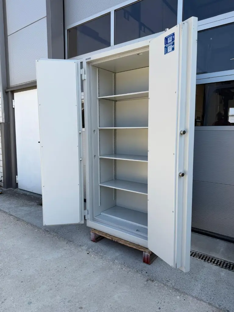 d2e745a0-6f19-4891-8e99-5cdb4b0db77c-Züblin_Sicherheitsschrank_02.jpg