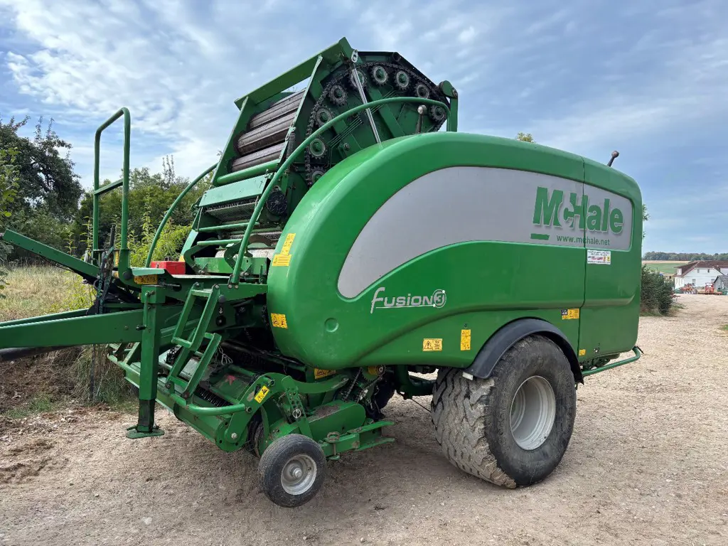 Rundballenpresse McHale Fusion 3