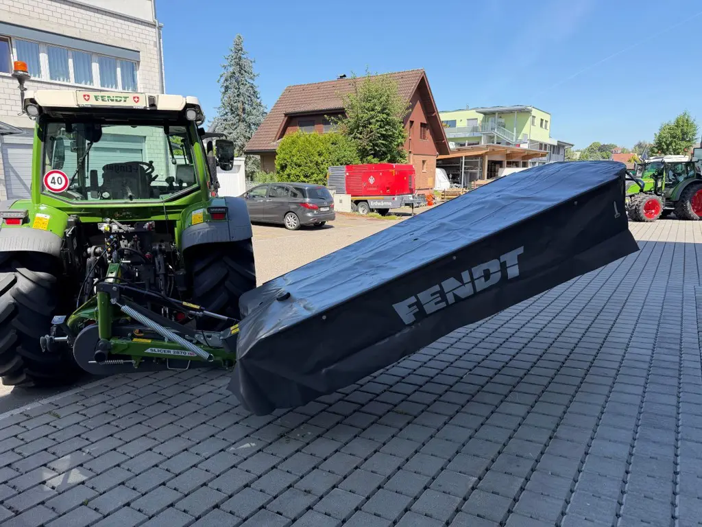 3bf9ffba-1a99-43a9-9b48-ca552dcc499c-Fendt Slicer 2870 ISL_4.jpg