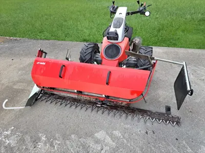 Aebi CC66 mit Bandeingrasagregat