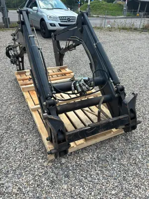 Frontlader Hauer POM C 110 mit Anbaugeräte