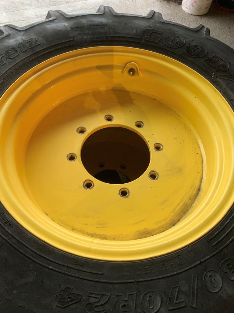 ee614c88-f0d0-44bc-a6d1-aef84e668f60-Pneu 8.jpg