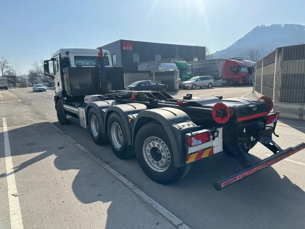 e1ce8611-e3e7-43b8-81b2-404bd5303cb2-WhatsApp Image 2026-03-10 at 16.44.43 (14).jpg