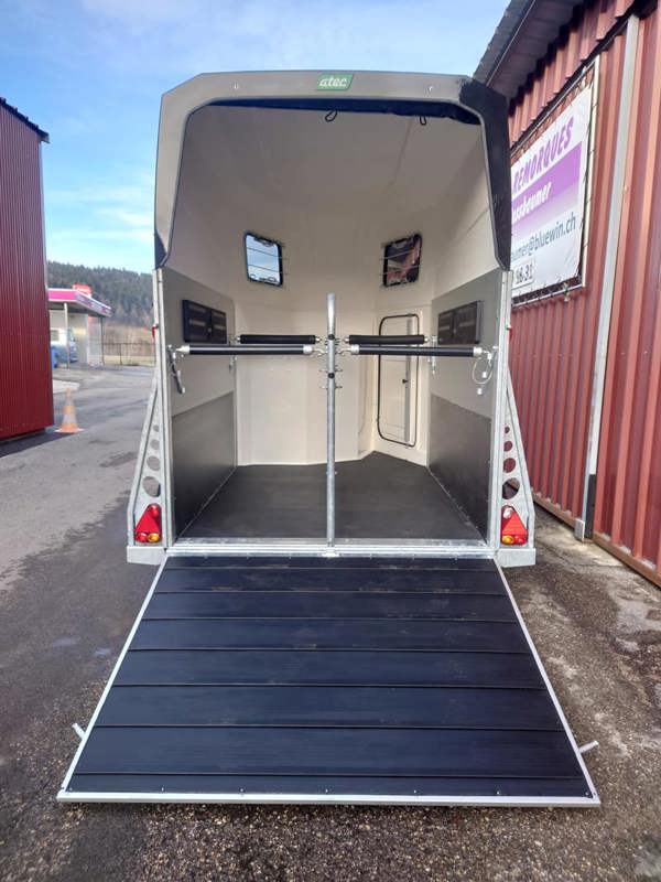 4463a733-57c7-4219-9fb6-fb0c5d591626-APT 2500 Thensa Noir 7.jpg